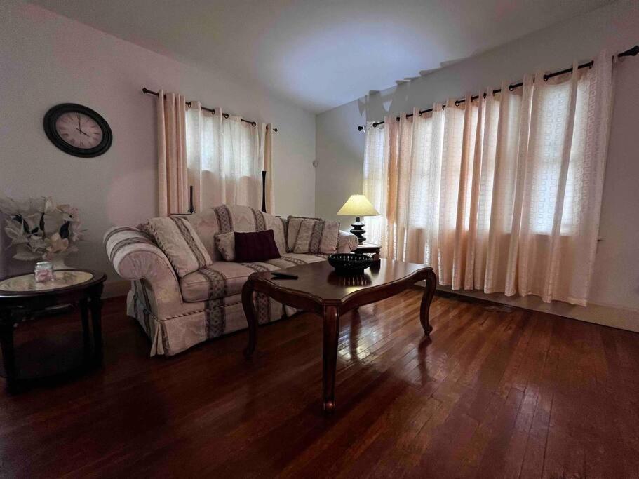 Comfortable 2-Bdrm Spacious Home With Wifi & Patio Indianápolis Exterior foto